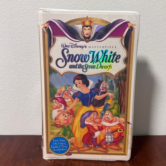 Disney Masterpiece Collection Snow White And The Seven Dwarfs (VHS) NEW IN BOX - Picture 1 of 9